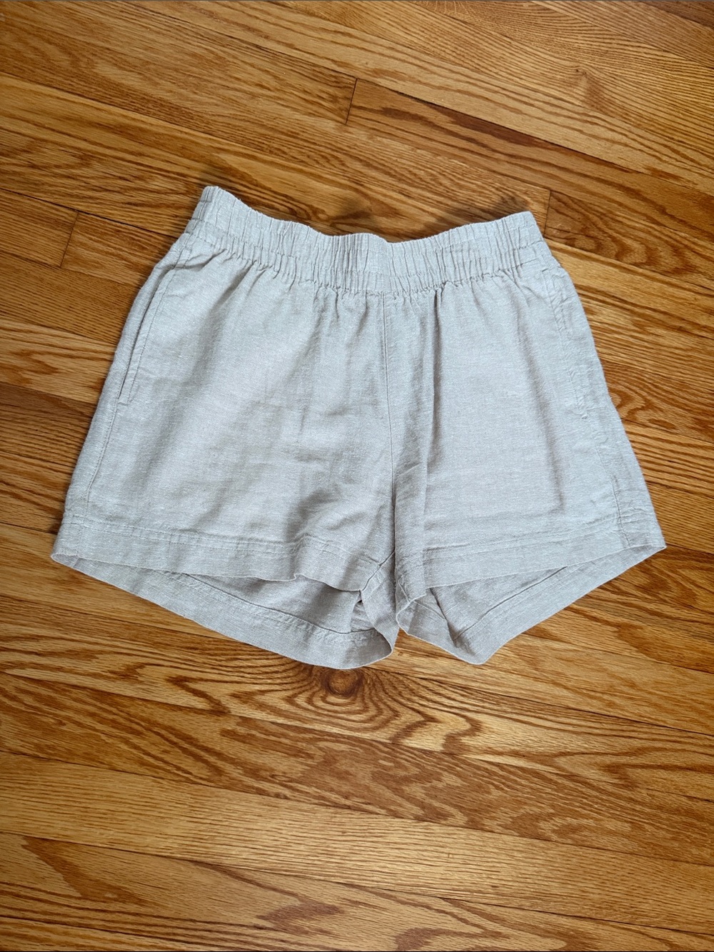 Women’s Linen-Blend Elastic Waist Shorts in Light Taupe